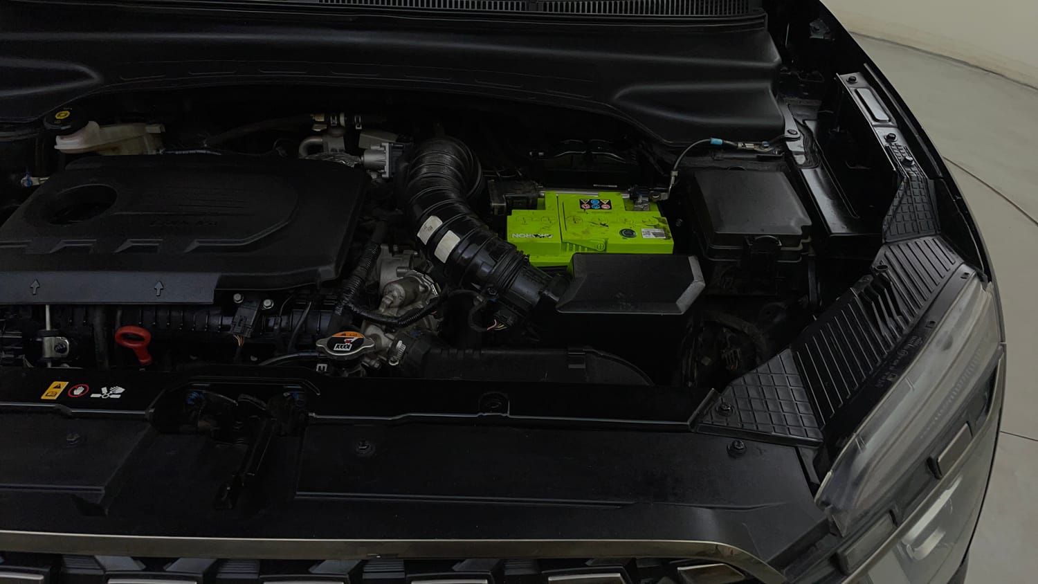 Used 2023 Hyundai Alcazar Prestige 7 STR 1.5 Diesel Diesel Manual engine ENGINE LEFT SIDE VIEW