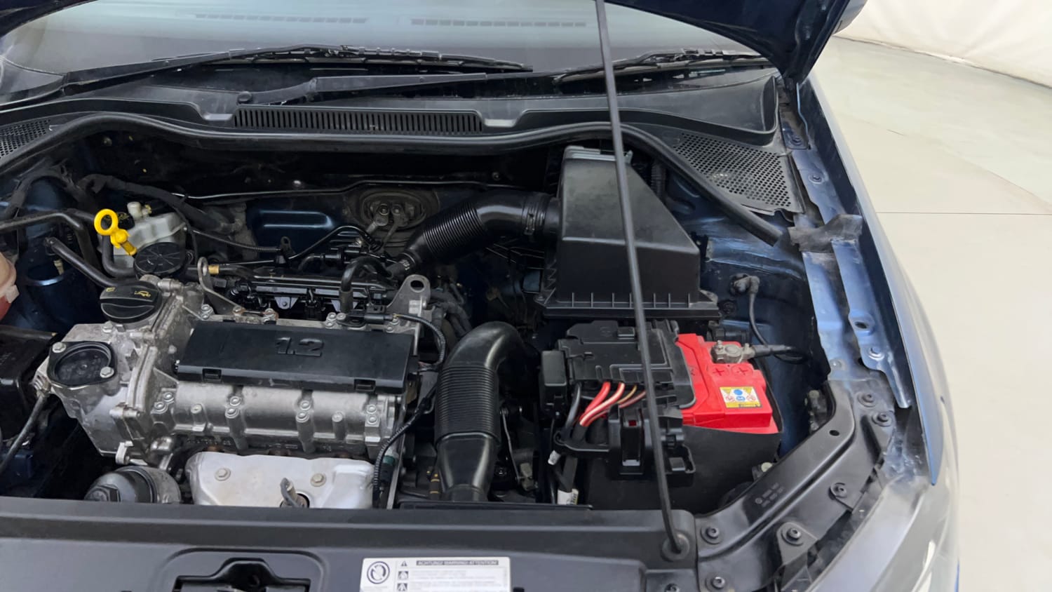 Used 2017 Volkswagen Polo Highline1.2L (P) Petrol Manual engine ENGINE LEFT SIDE HINGE & APRON VIEW