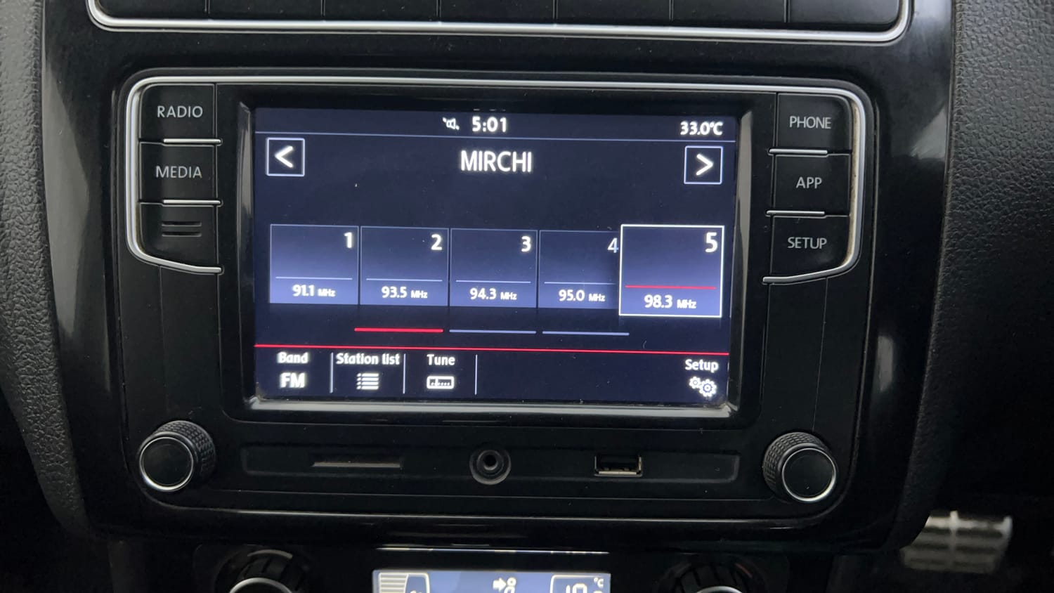 Used 2017 Volkswagen Polo GT TSI Petrol Automatic top_features Integrated (in-dash) music system