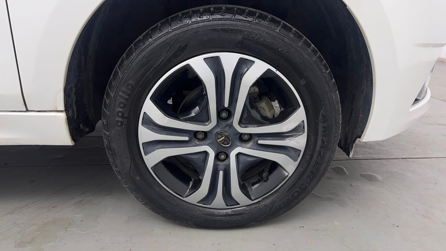 Used 2019 Tata Tiago Revotron XZ Petrol Manual tyres RIGHT FRONT TYRE RIM VIEW