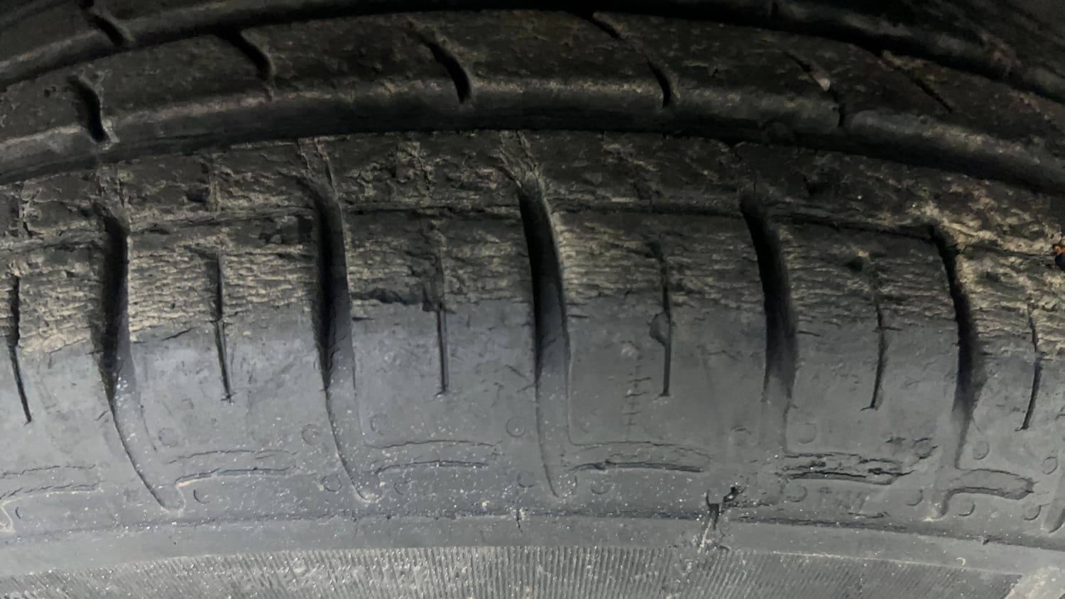 Used 2021 Hyundai Grand i10 Nios Sportz AMT 1.2 Kappa VTVT Petrol Automatic tyres RIGHT FRONT TYRE TREAD VIEW