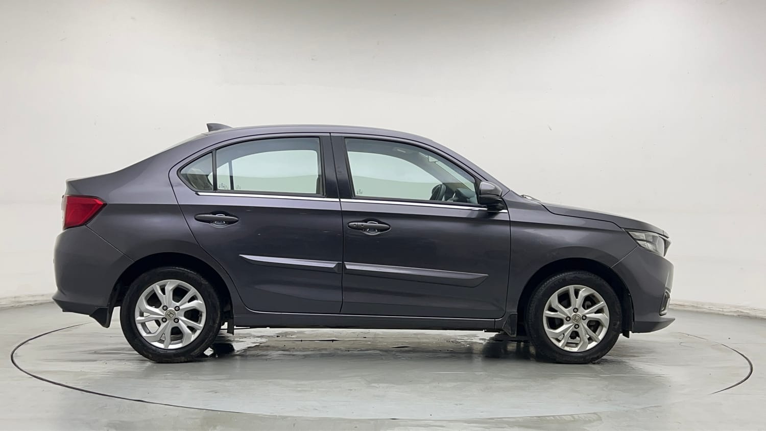 Used 2019 Honda Amaze 1.2 V MT Petrol Petrol Manual exterior RIGHT SIDE VIEW