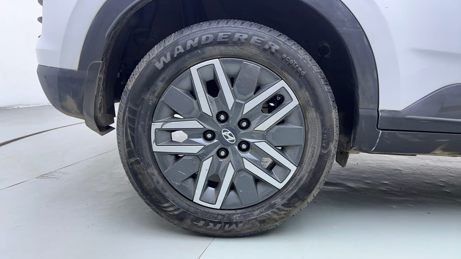 Used 2024 Hyundai Venue S (O) 1.0 Turbo DCT Petrol Automatic tyres RIGHT REAR TYRE RIM VIEW