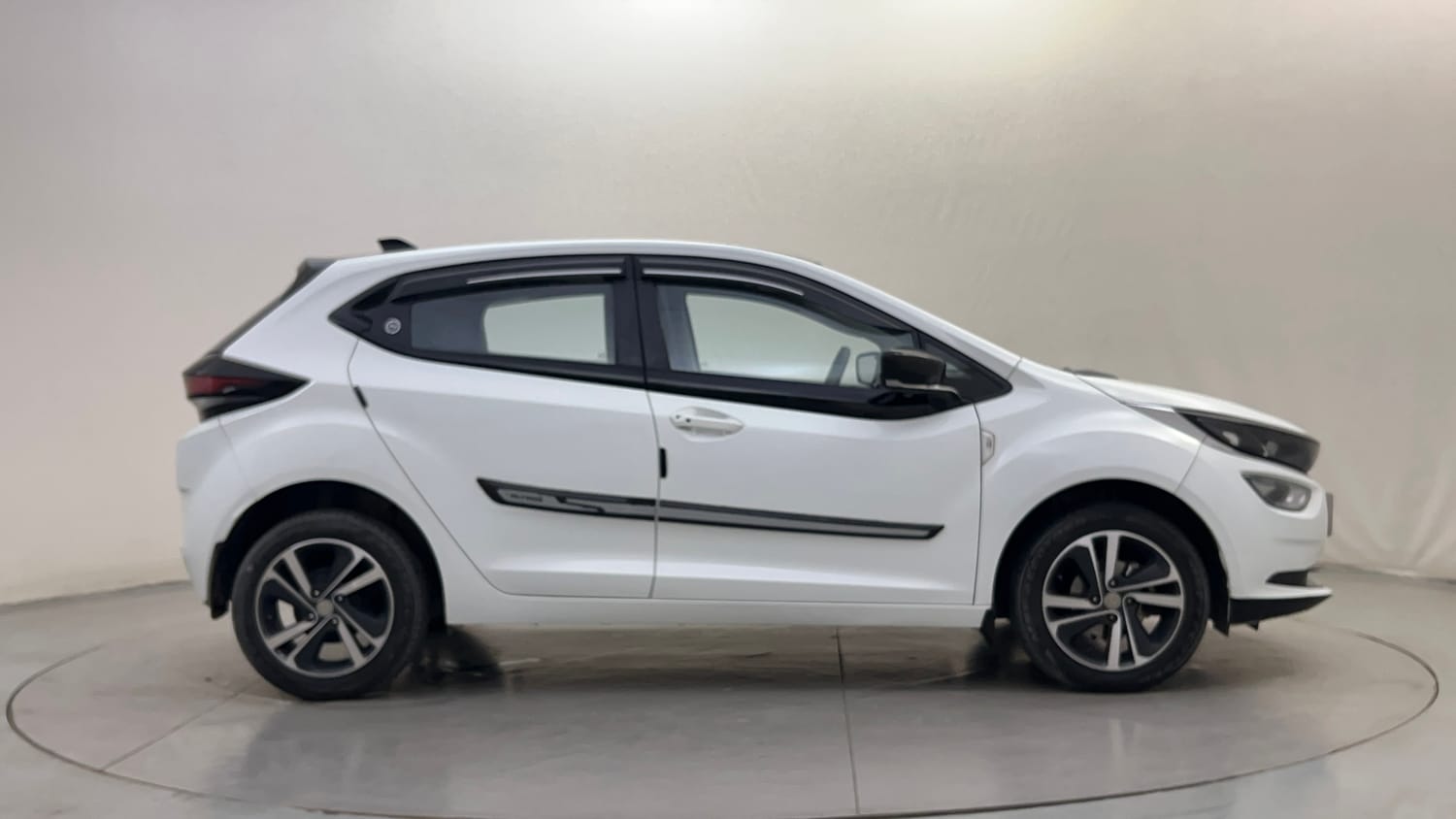 Used 2024 Tata Altroz XZA Plus (S) Petrol Automatic exterior RIGHT SIDE VIEW