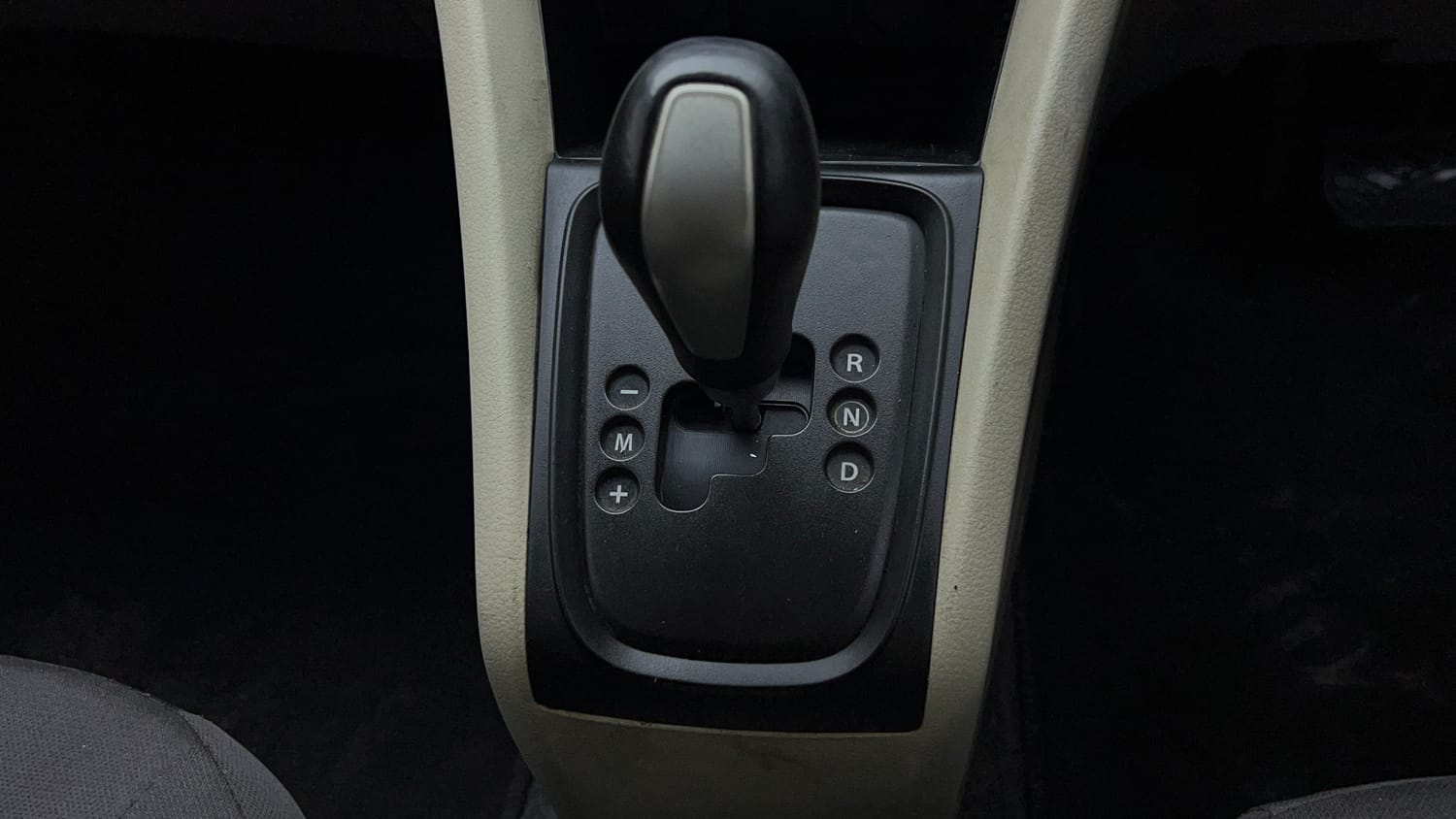 Used 2014 Maruti Suzuki Celerio VXi AMT Petrol Automatic interior GEAR  KNOB VIEW