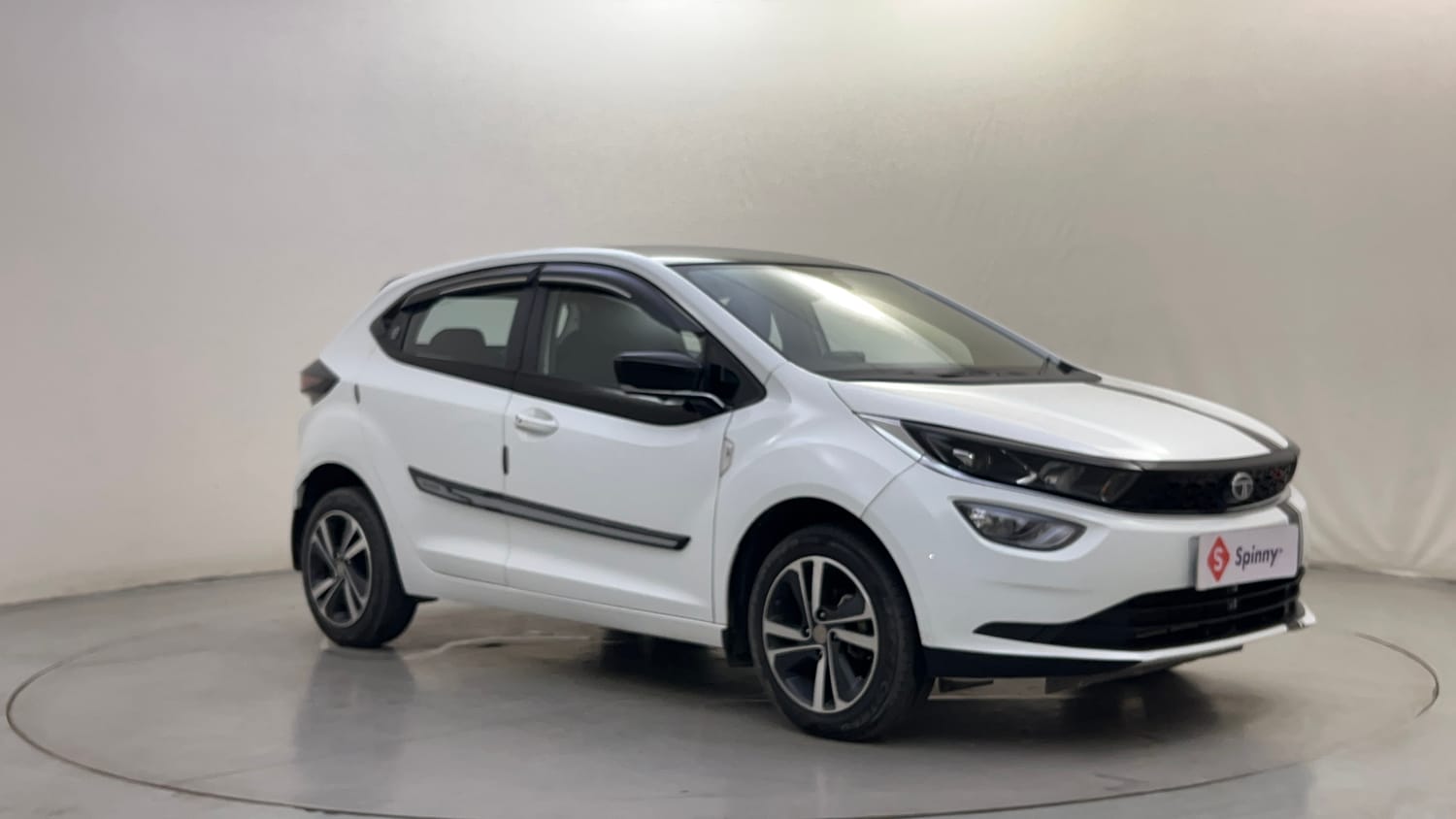 Used 2024 Tata Altroz XZA Plus (S) Petrol Automatic exterior RIGHT FRONT CORNER VIEW