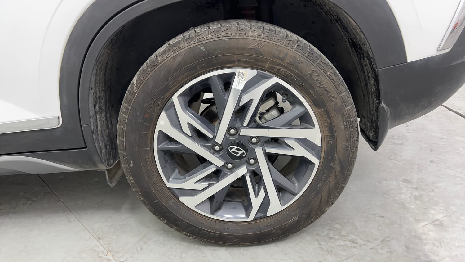 Used 2024 Hyundai Creta 1.5 MPi Petrol IVT SX(O) Petrol Automatic tyres LEFT REAR TYRE RIM VIEW