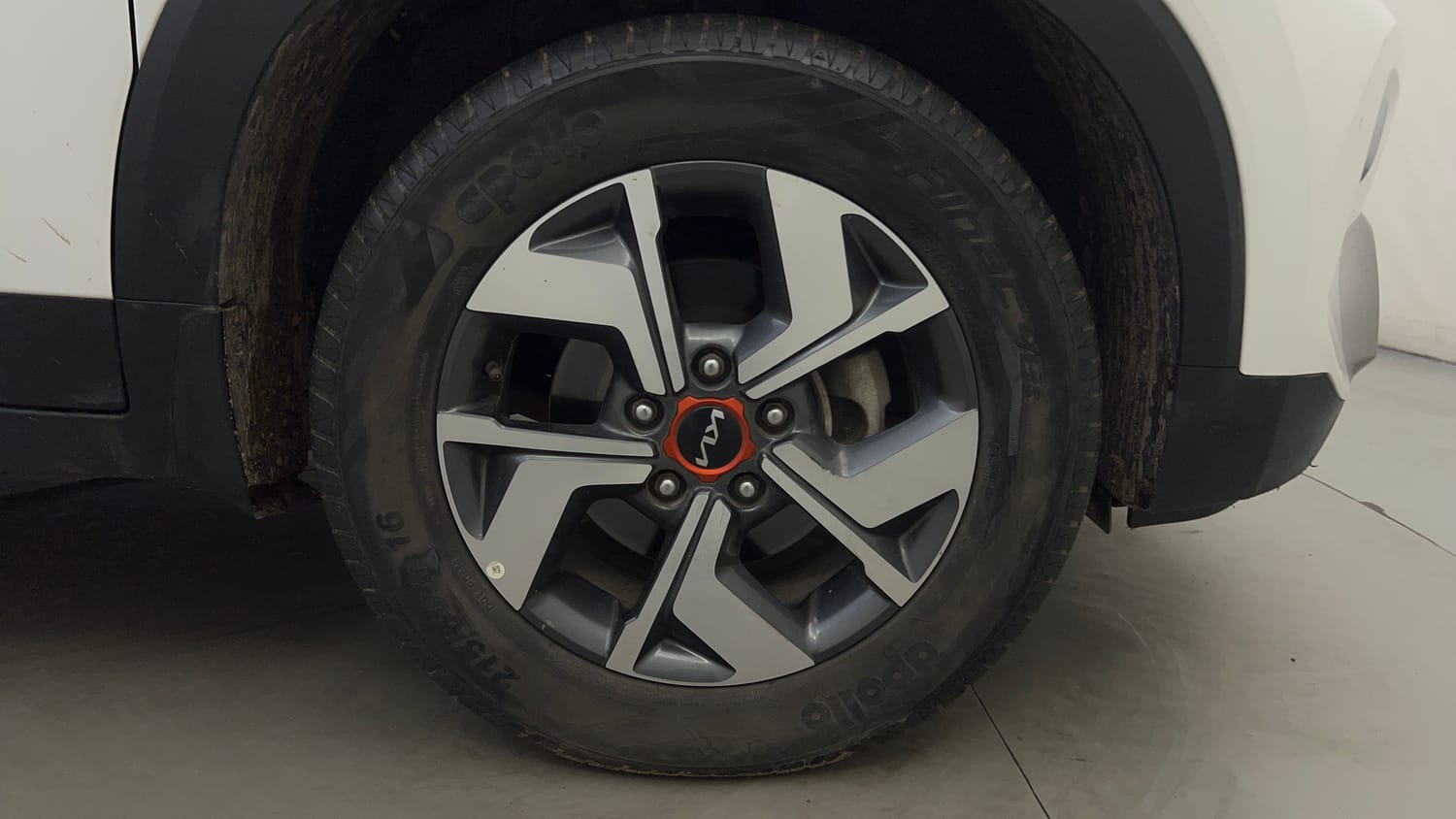 Used 2022 Kia Sonet HTX 1.5 Diesel Manual tyres RIGHT FRONT TYRE RIM VIEW