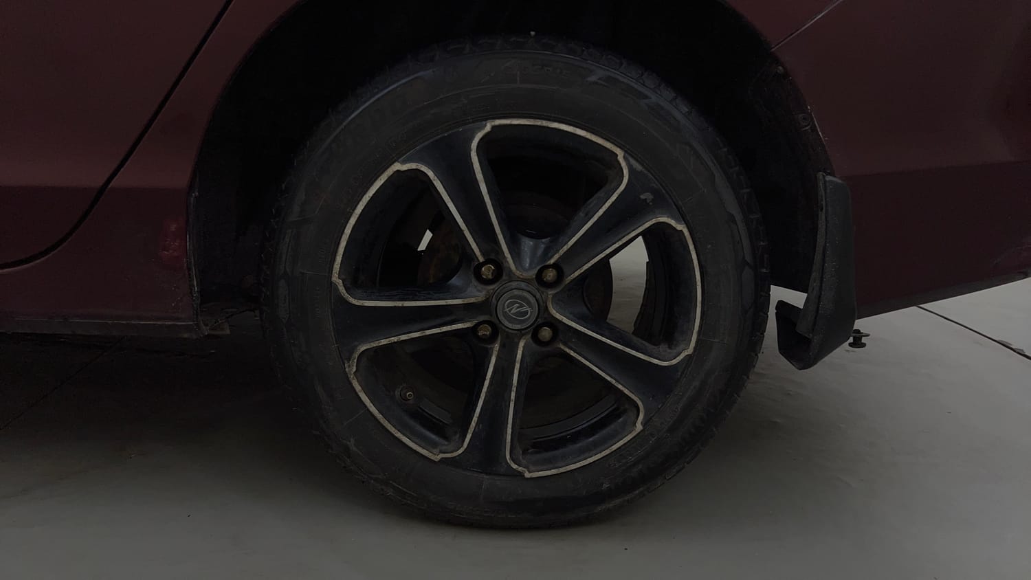 Used 2015 Honda City S Diesel Diesel Manual tyres LEFT REAR TYRE RIM VIEW