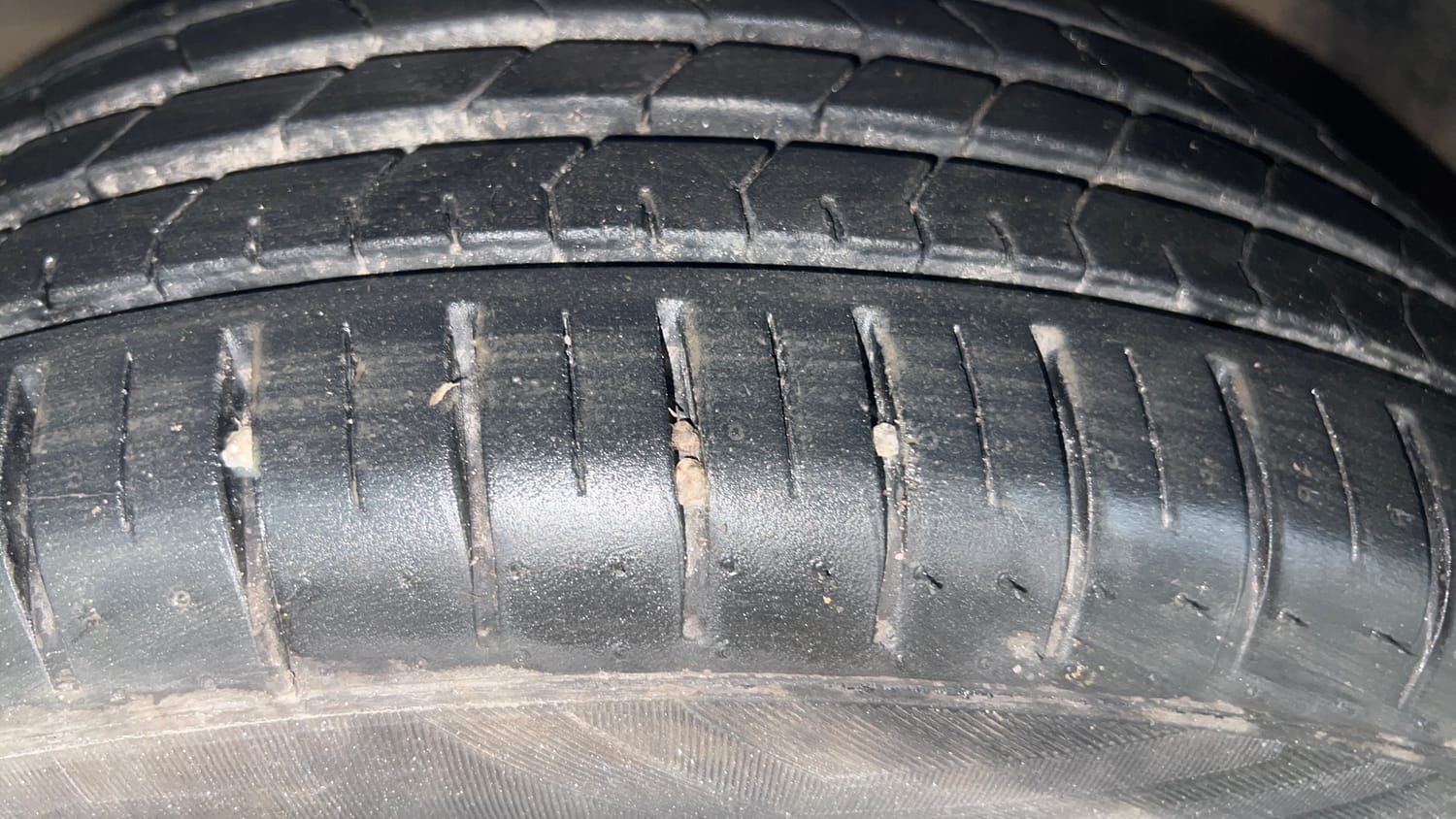 Used 2025 Toyota Glanza V AMT Petrol Automatic tyres LEFT FRONT TYRE TREAD VIEW