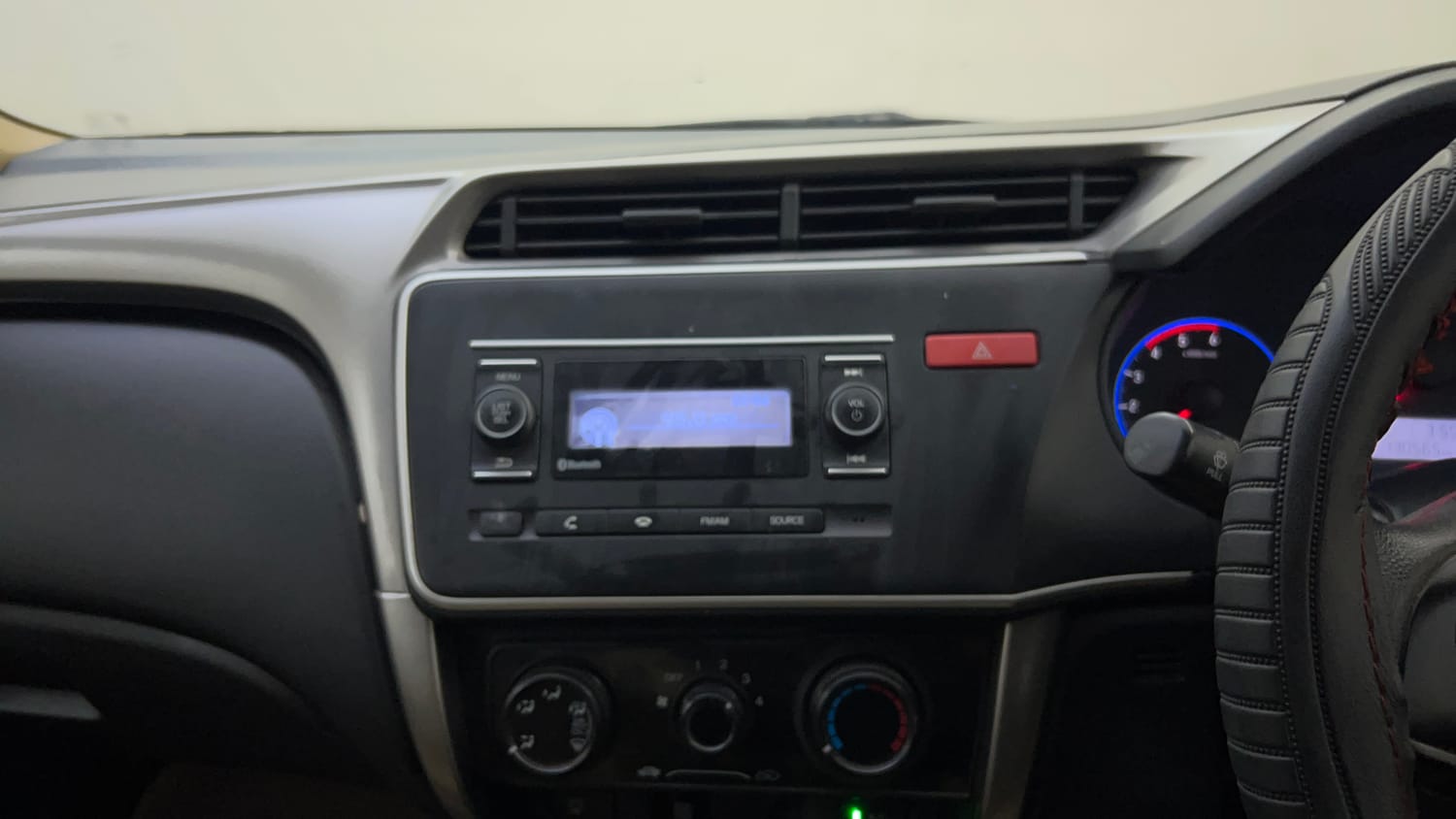 Used 2015 Honda City S Diesel Diesel Manual top_features Integrated (in-dash) music system