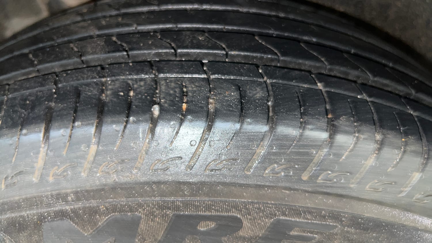Used 2025 Maruti Suzuki Brezza Vxi AT Petrol Automatic tyres RIGHT REAR TYRE TREAD VIEW