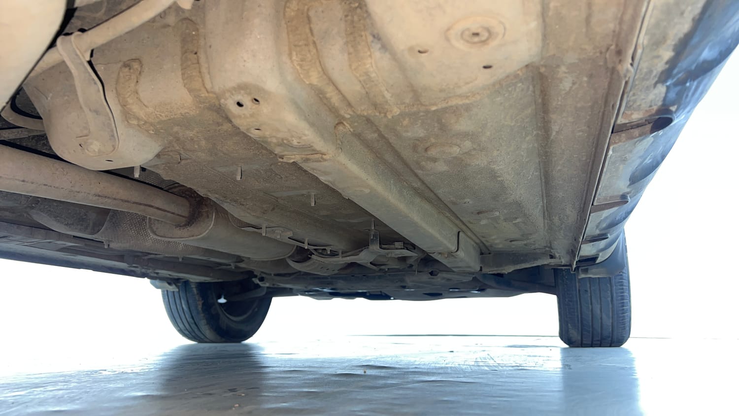 Used 2024 Hyundai Venue S (O) 1.0 Turbo DCT Petrol Automatic extra REAR RIGHT UNDERBODY VIEW