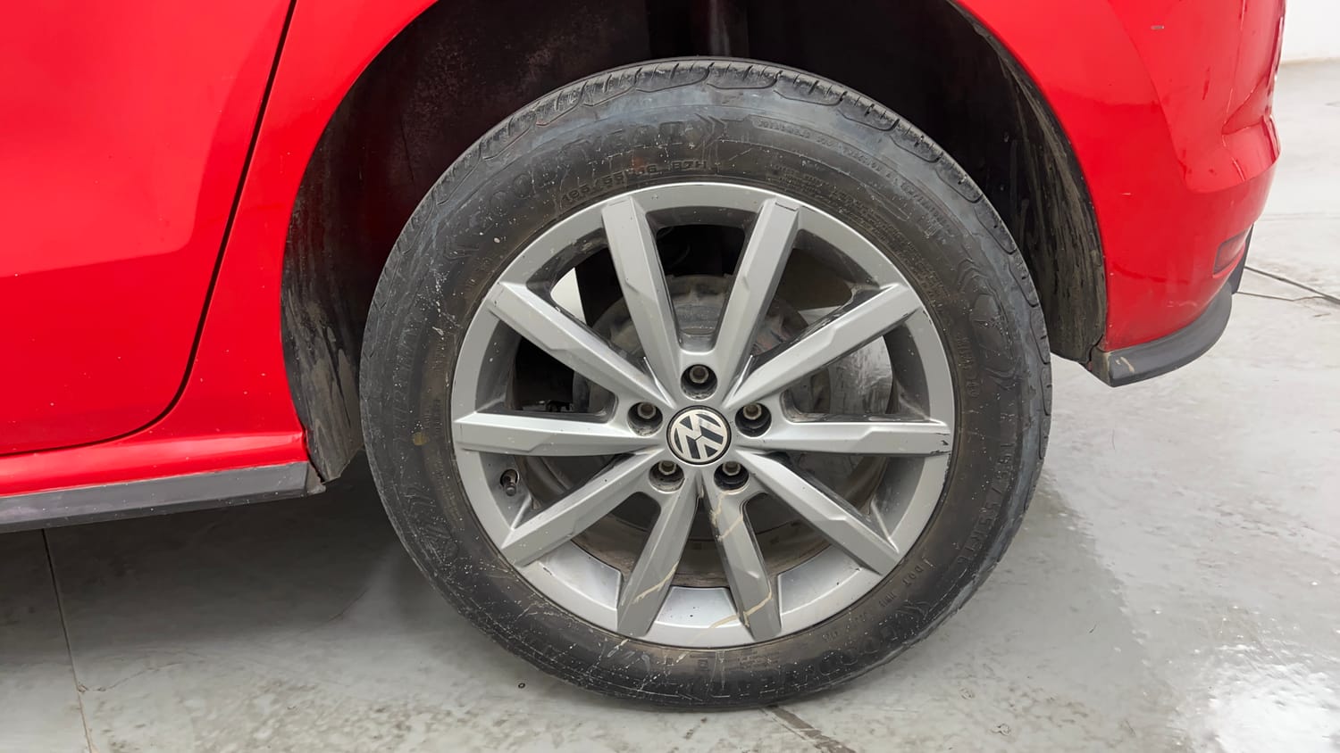 Used 2020 Volkswagen Polo Highline Plus 1.0L TSI Petrol Manual tyres LEFT REAR TYRE RIM VIEW