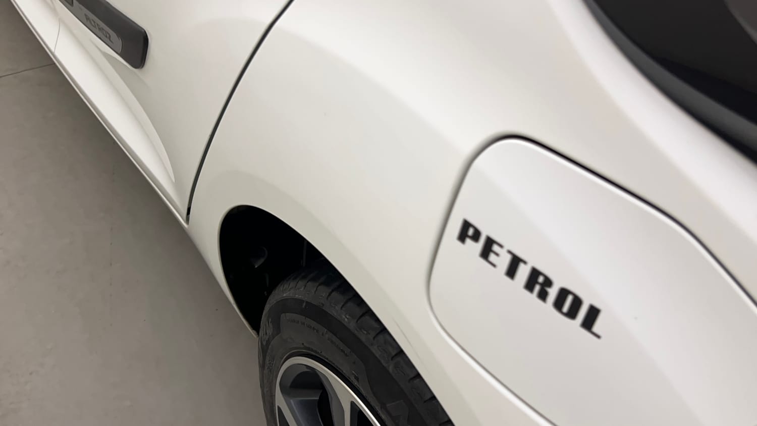 Used 2024 Tata Altroz XZA Plus (S) Petrol Automatic dents MINOR SCRATCH