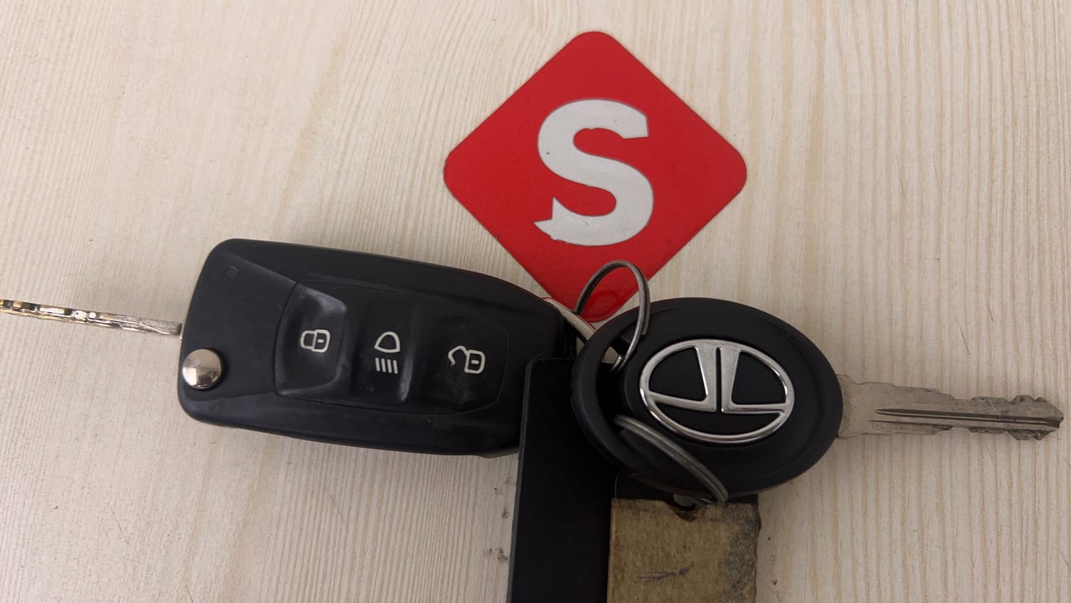 Used 2019 Tata Tiago Revotron XZ Petrol Manual extra CAR KEY VIEW