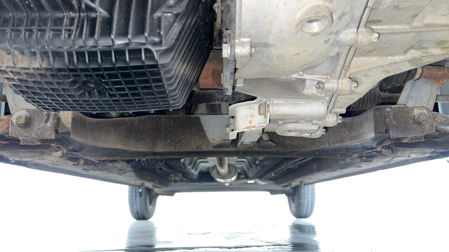 Used 2022 Renault Kwid RXT 0.8 Petrol Manual extra FRONT LEFT UNDERBODY VIEW