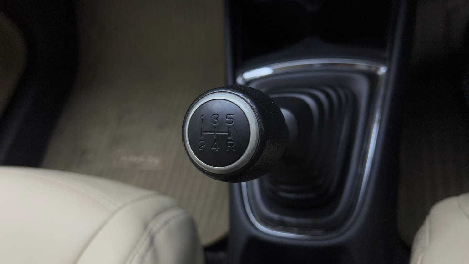 Used 2019 Honda Amaze 1.2 V MT Petrol Petrol Manual interior GEAR  KNOB VIEW