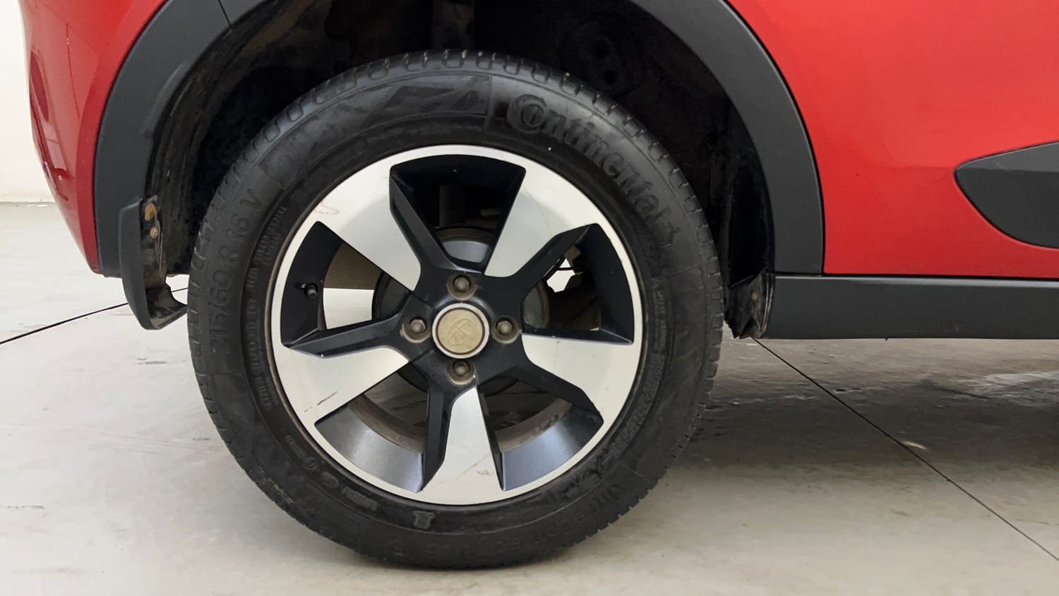Used 2017 Tata Nexon XZ Plus Diesel Dual Tone Diesel Manual tyres RIGHT REAR TYRE RIM VIEW