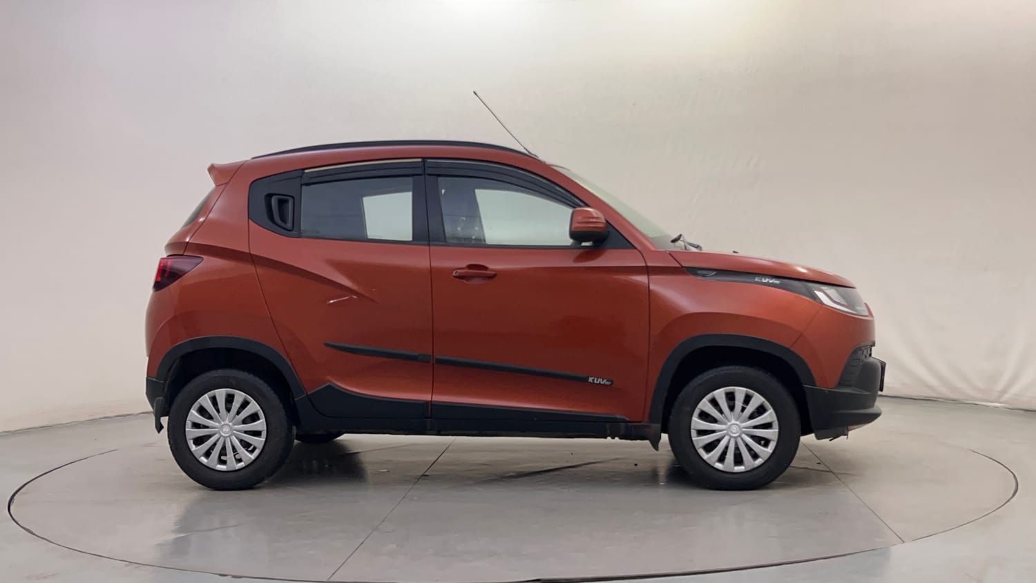 Used 2016 Mahindra KUV100 K6+ 6 STR Petrol Manual exterior RIGHT SIDE VIEW