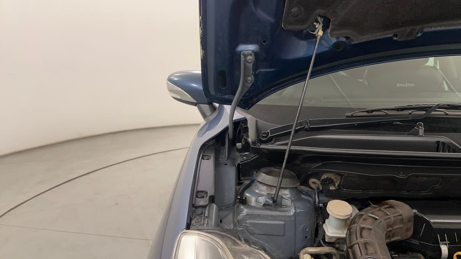 Used 2017 Maruti Suzuki Baleno Alpha 1.2 Petrol Manual engine ENGINE RIGHT SIDE HINGE & APRON VIEW