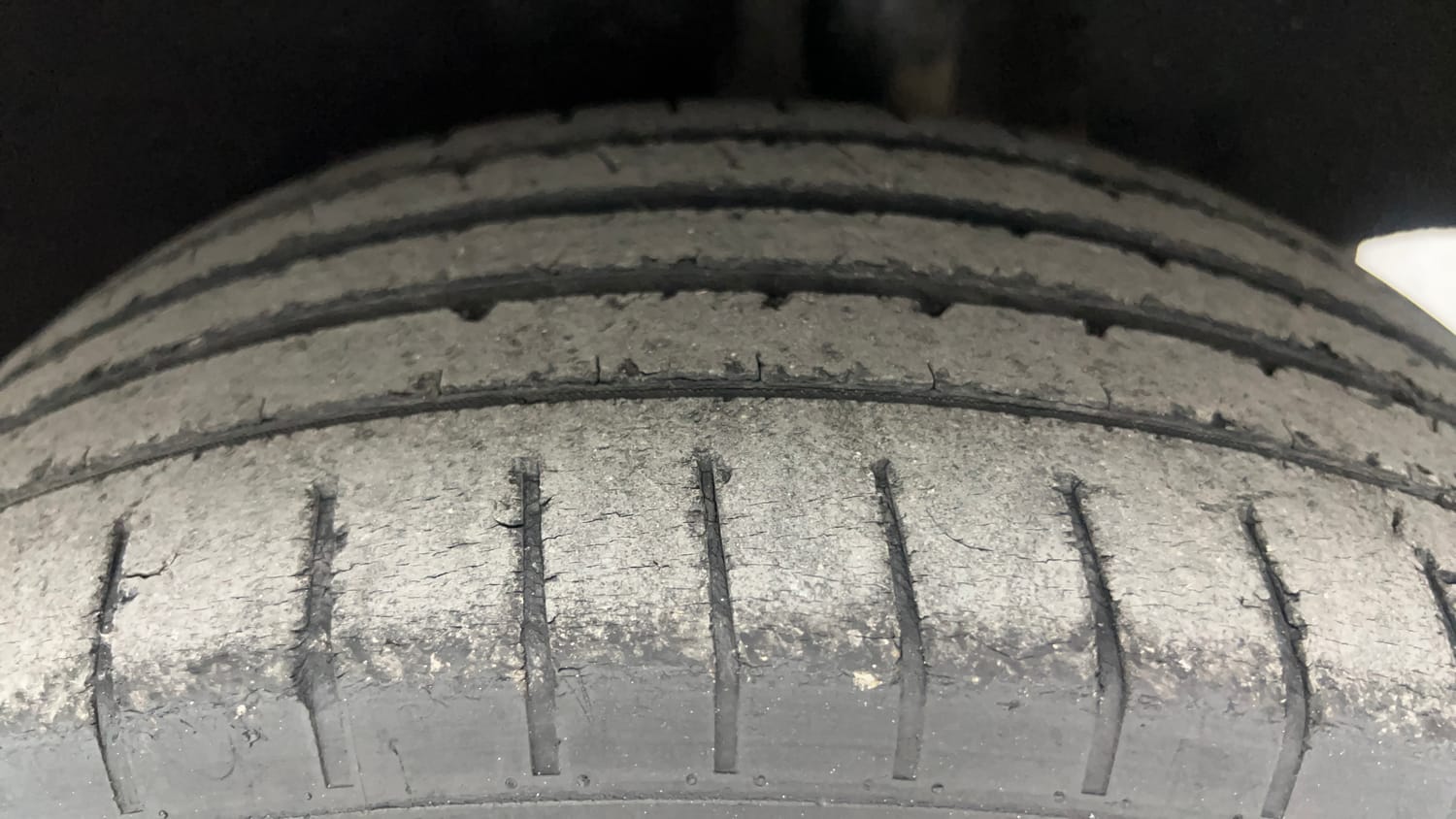 Used 2018 Maruti Suzuki Baleno Alpha 1.2 Petrol Manual tyres LEFT REAR TYRE TREAD VIEW