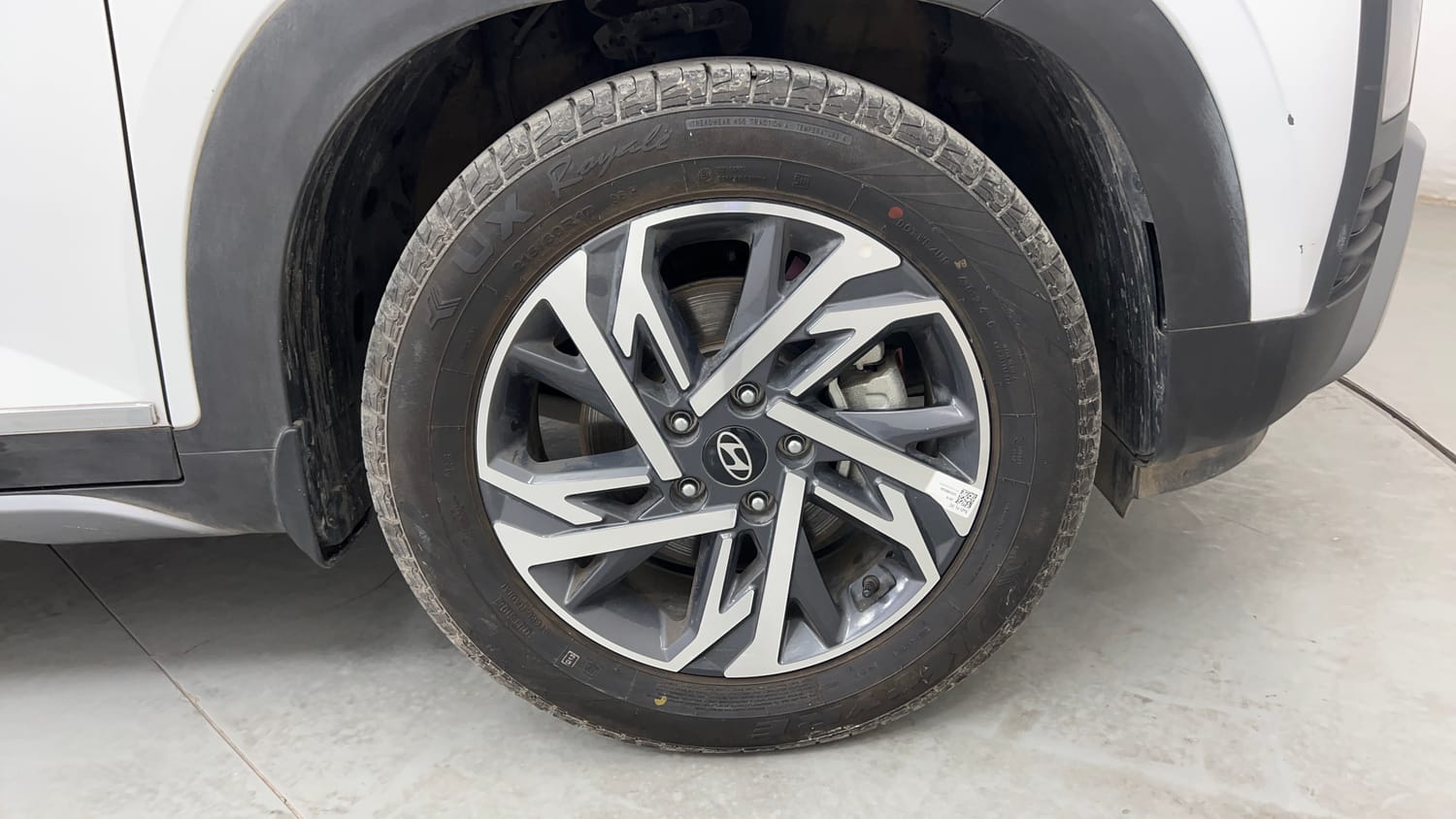 Used 2024 Hyundai Creta 1.5 MPi Petrol IVT SX(O) Petrol Automatic tyres RIGHT FRONT TYRE RIM VIEW