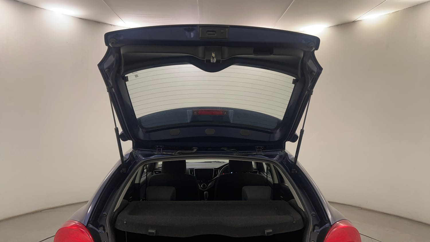 Used 2019 Toyota Glanza G CVT Petrol Automatic interior DICKY DOOR OPEN VIEW