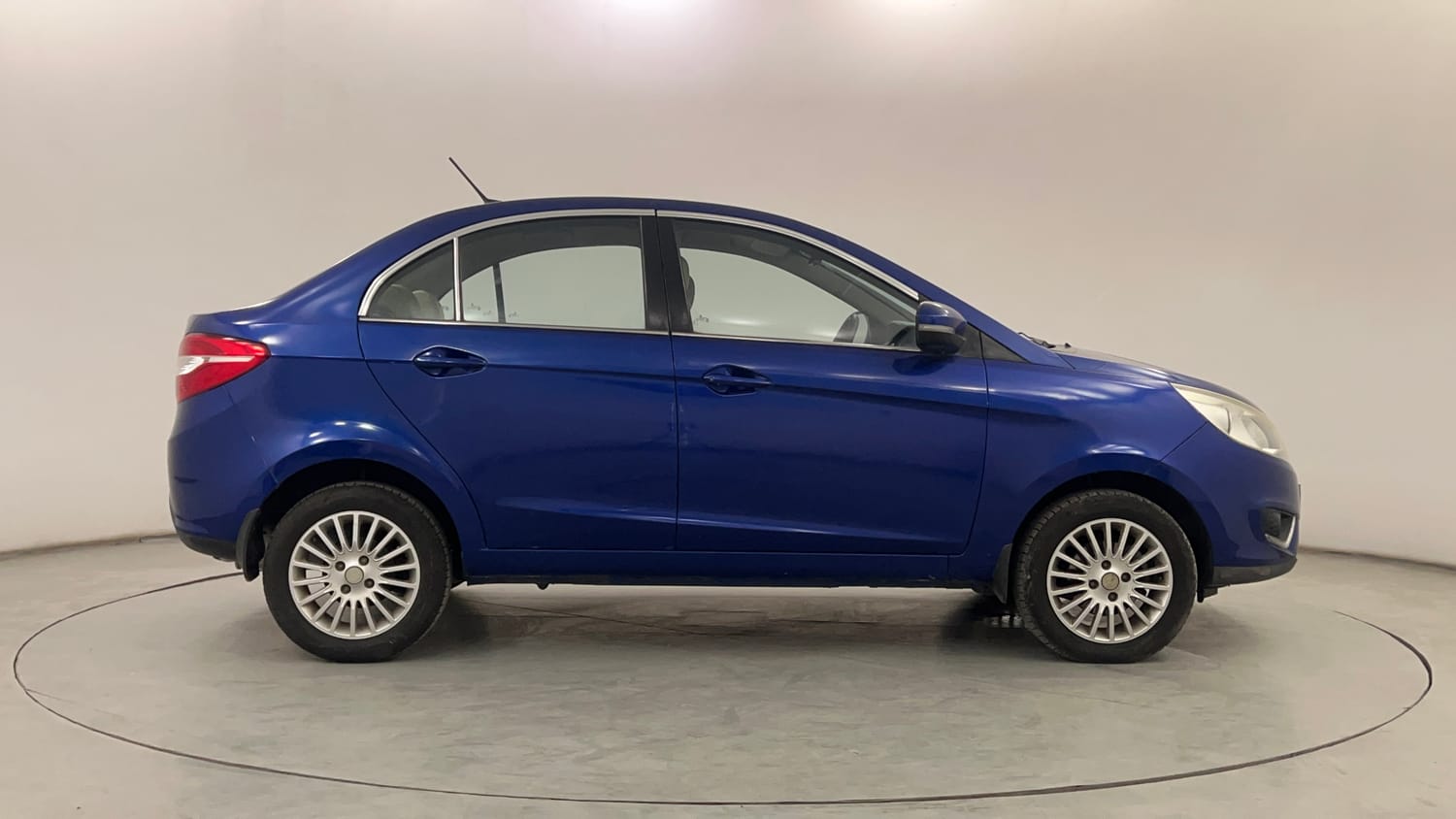 Used 2015 Tata Zest XT Petrol Petrol Manual exterior RIGHT SIDE VIEW