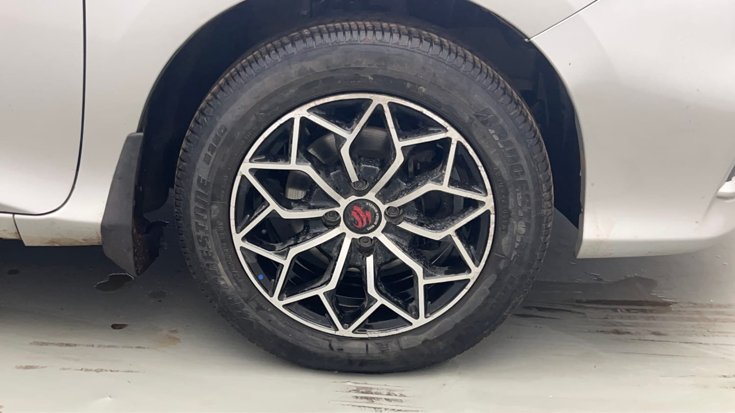 Used 2017 Honda City S Petrol Petrol Manual tyres RIGHT FRONT TYRE RIM VIEW