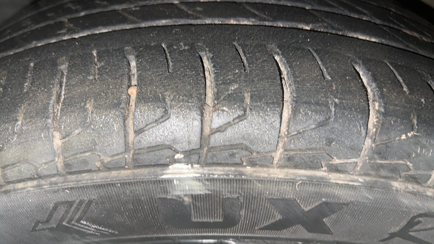 Used 2023 kia Seltos HTX 1.5 IVT Petrol Automatic tyres LEFT FRONT TYRE TREAD VIEW