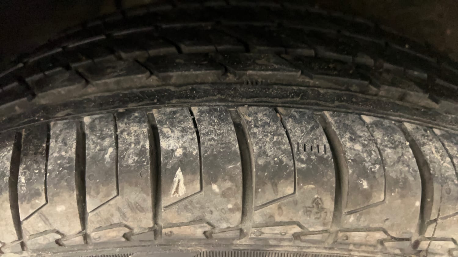 Used 2017 Maruti Suzuki Baleno Alpha 1.2 Petrol Manual tyres RIGHT REAR TYRE TREAD VIEW