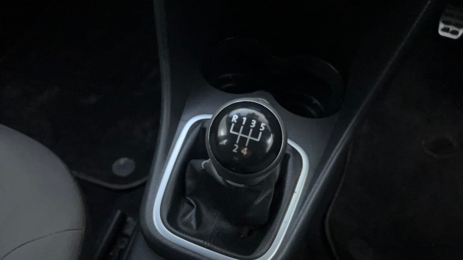 Used 2017 Volkswagen Polo Highline1.2L (P) Petrol Manual interior GEAR  KNOB VIEW