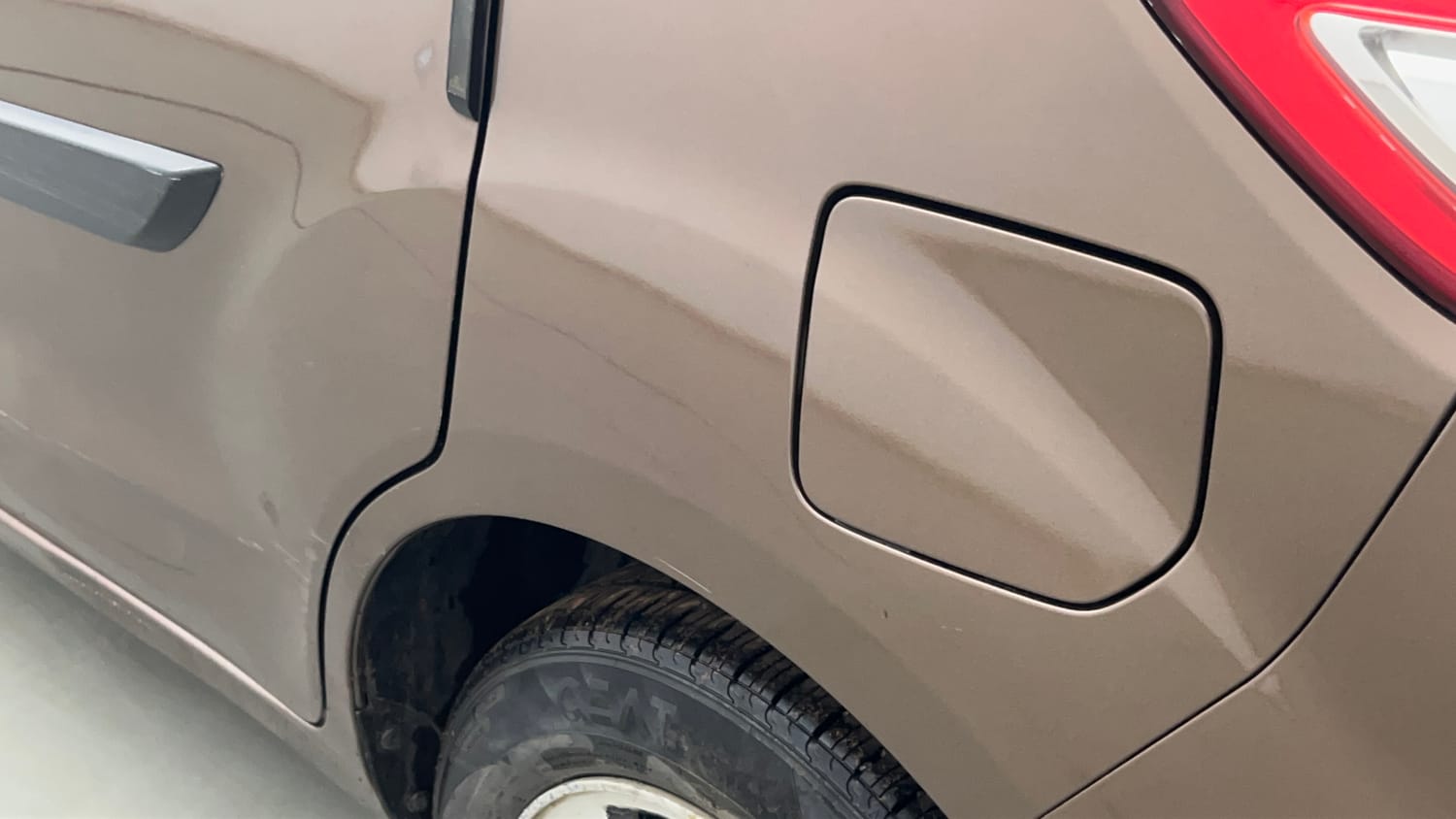 Used 2013 Maruti Suzuki Ertiga Vxi Petrol Manual dents MINOR SCRATCH