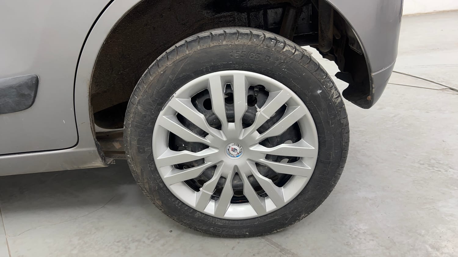 Used 2015 Maruti Suzuki Wagon R VXI Petrol Manual tyres LEFT REAR TYRE RIM VIEW