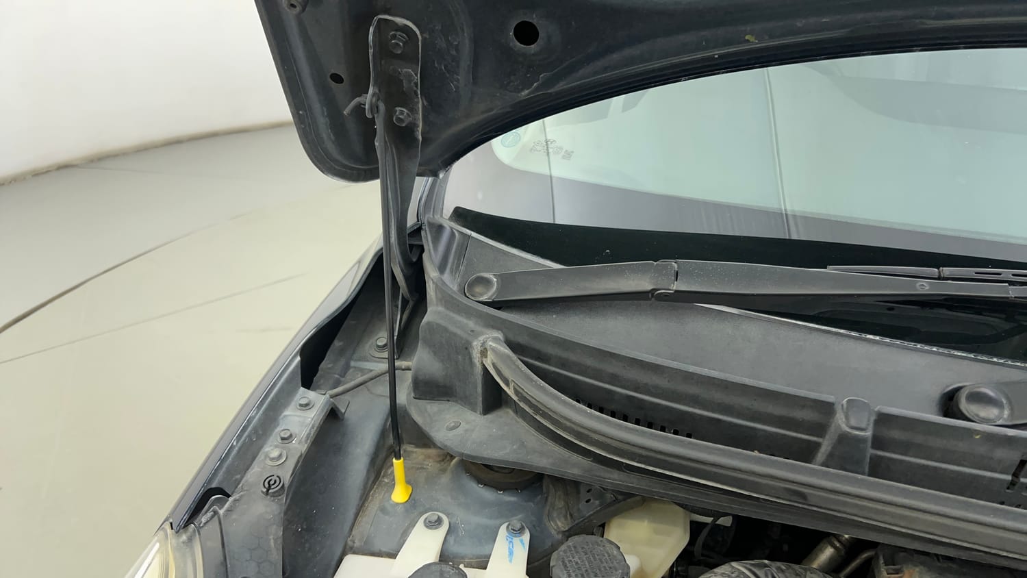 Used 2021 Hyundai Grand i10 Nios Sportz AMT 1.2 Kappa VTVT Petrol Automatic engine ENGINE RIGHT SIDE HINGE & APRON VIEW