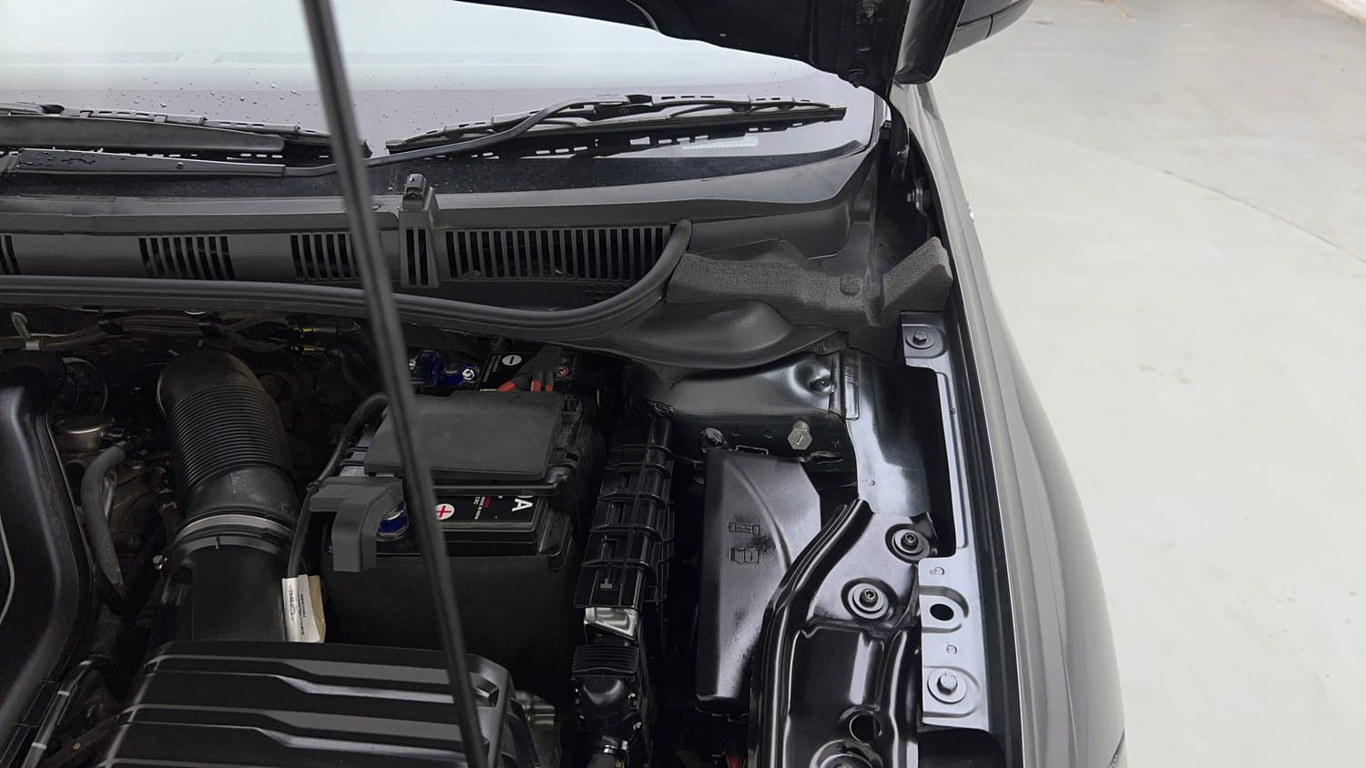 Used 2023 Volkswagen Virtus GT Plus 1.5 TSI EVO DSG Petrol Automatic engine ENGINE LEFT SIDE HINGE & APRON VIEW