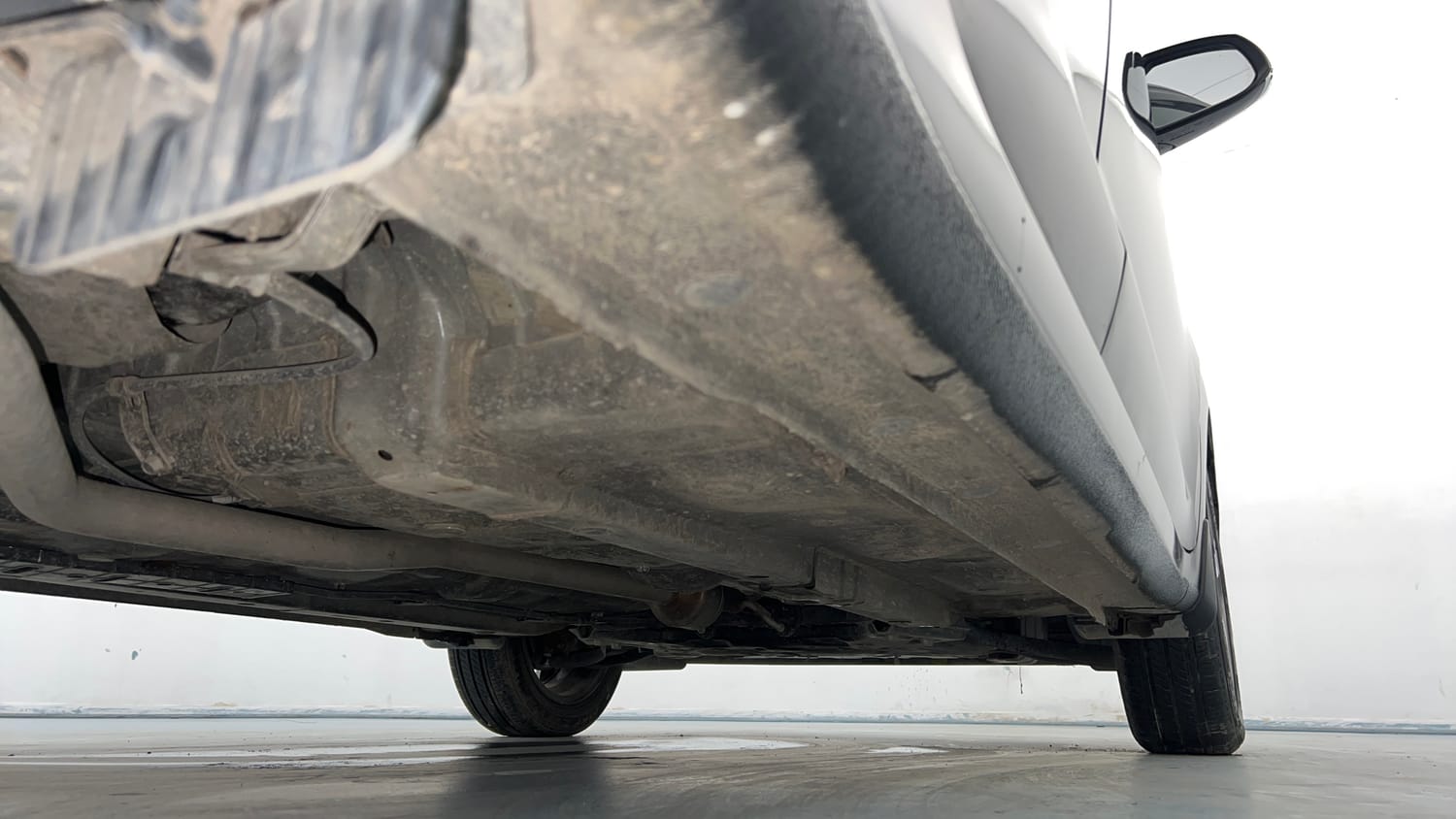 Used 2023 Hyundai Aura SX 1.2 (O) Petrol Petrol Manual extra REAR RIGHT UNDERBODY VIEW