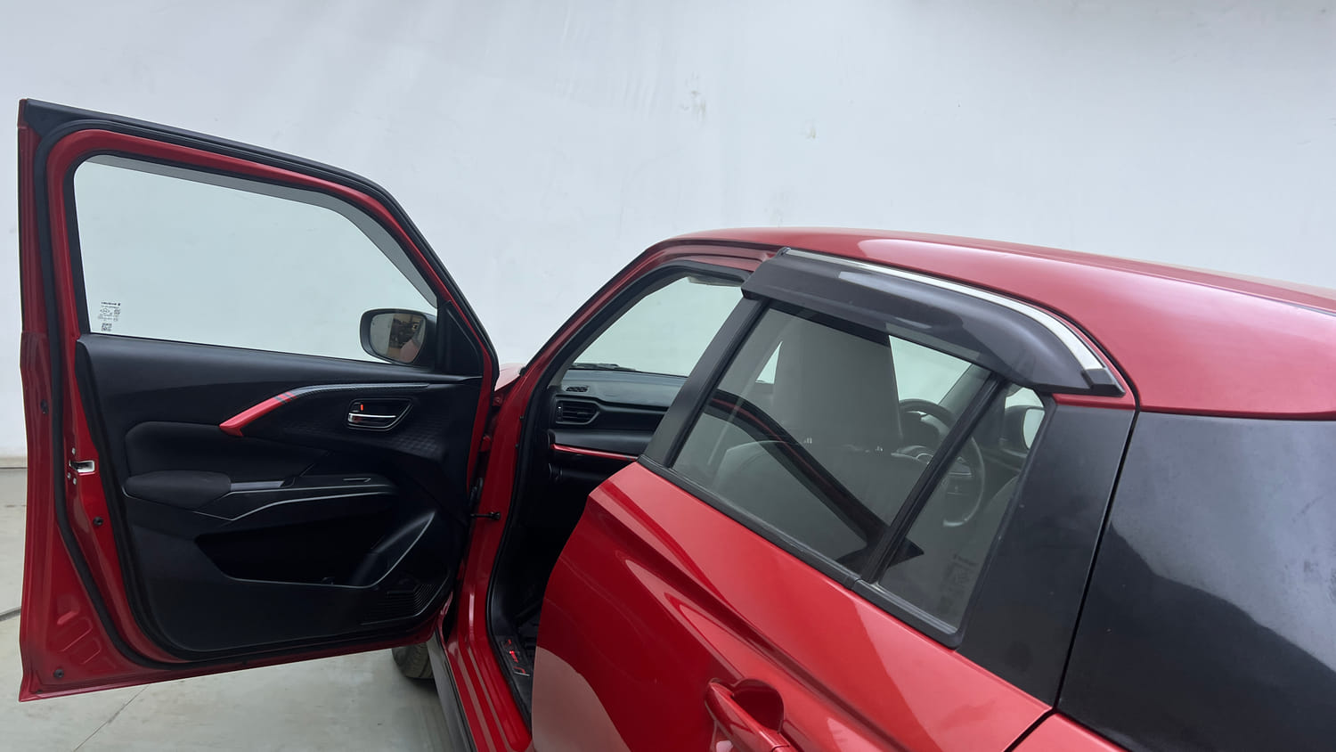 Used 2024 Maruti Suzuki Swift VXi Petrol Manual interior LEFT FRONT DOOR OPEN VIEW