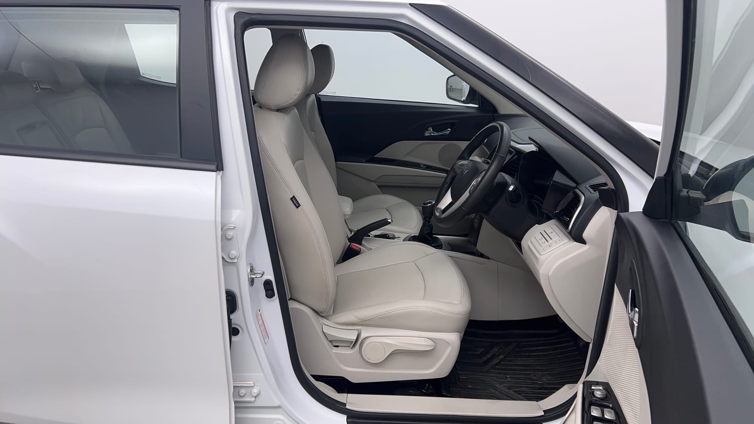 Used 2024 Mahindra XUV 300 W8 (O) 1.5 Diesel Diesel Manual interior RIGHT SIDE FRONT DOOR CABIN VIEW
