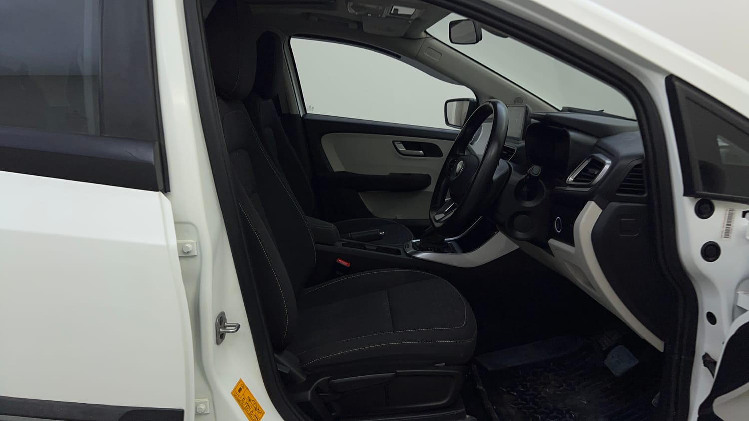 Used 2024 Tata Altroz XZA Plus (S) Petrol Automatic interior RIGHT SIDE FRONT DOOR CABIN VIEW