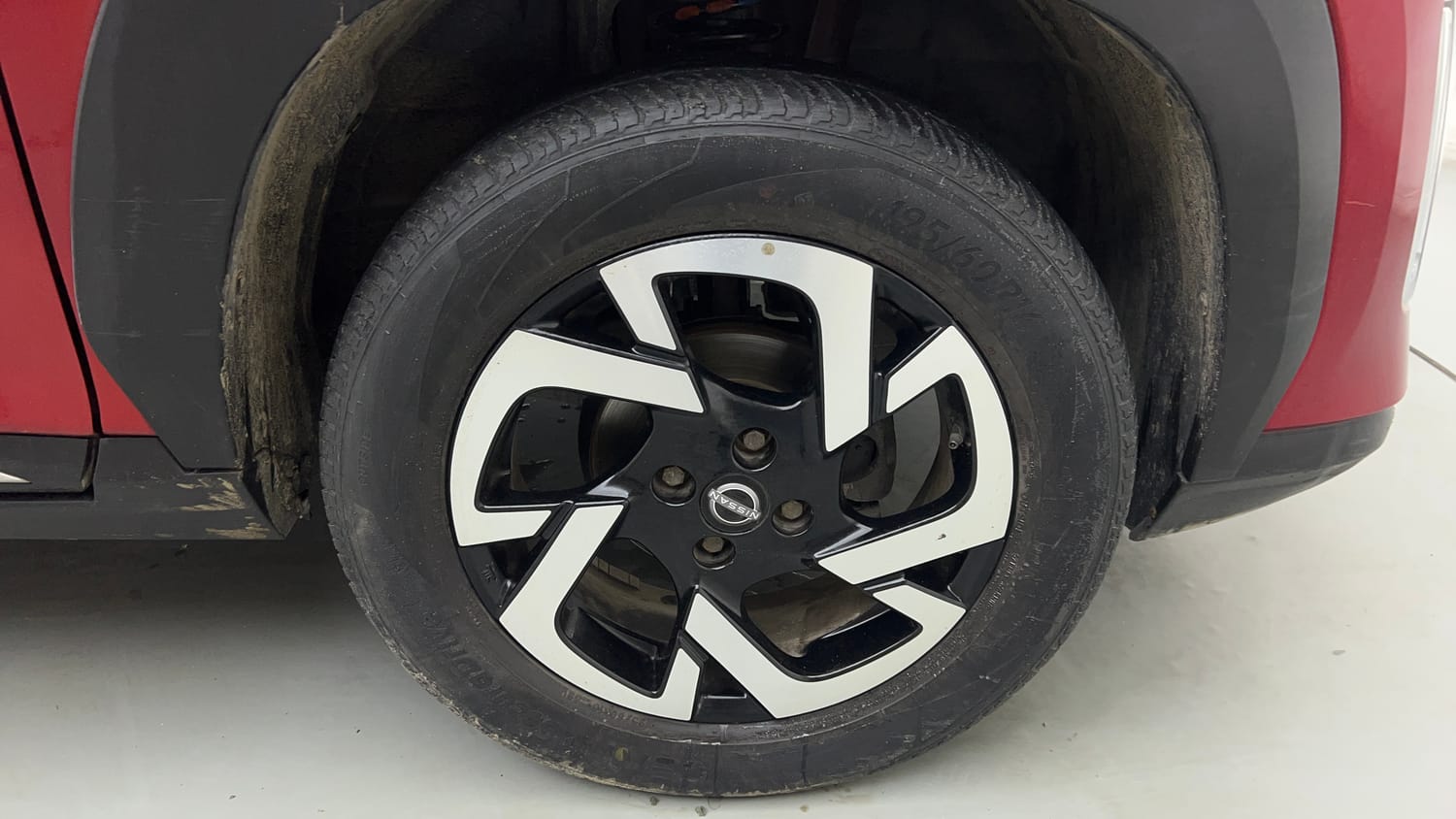 Used 2022 Nissan Magnite XV Turbo CVT Petrol Automatic tyres RIGHT FRONT TYRE RIM VIEW