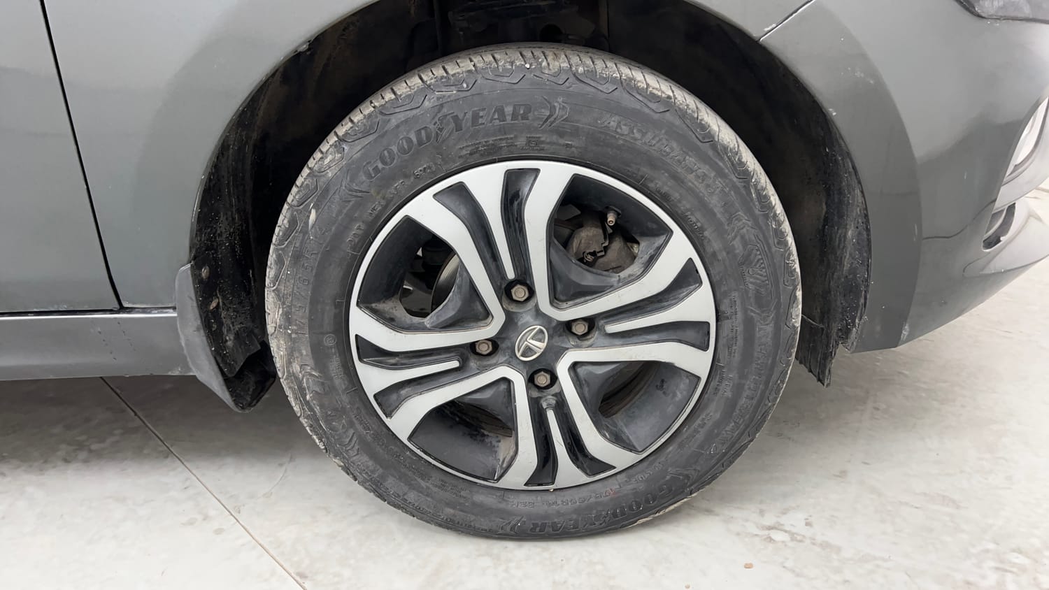 Used 2022 Tata Tiago XZ Plus CNG Cng Manual tyres RIGHT FRONT TYRE RIM VIEW