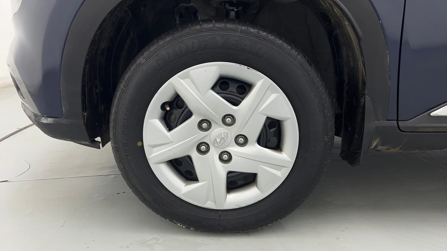 Used 2021 Hyundai Venue S Plus 1.2 Petrol Petrol Manual tyres LEFT FRONT TYRE RIM VIEW