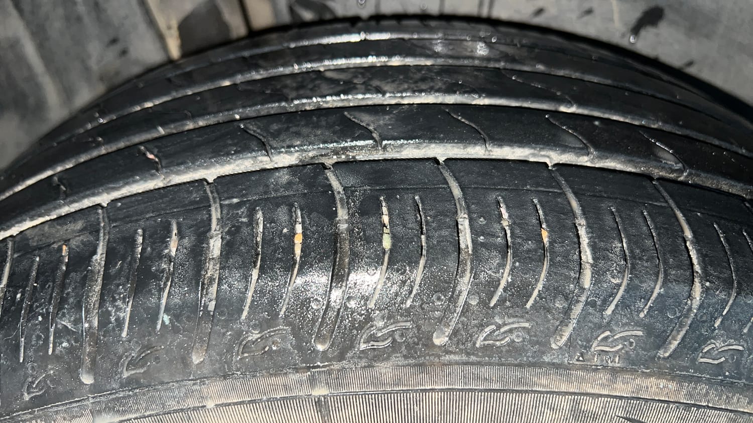 Used 2024 Maruti Suzuki Brezza ZXi Plus AT Petrol Automatic tyres RIGHT REAR TYRE TREAD VIEW