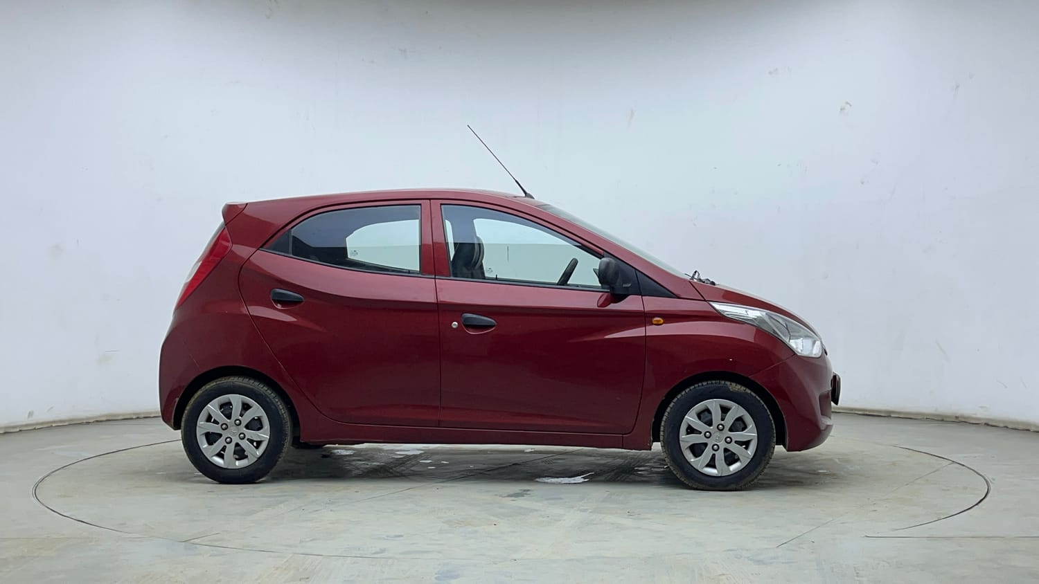 Used 2014 Hyundai Eon Magna Petrol Manual exterior RIGHT SIDE VIEW