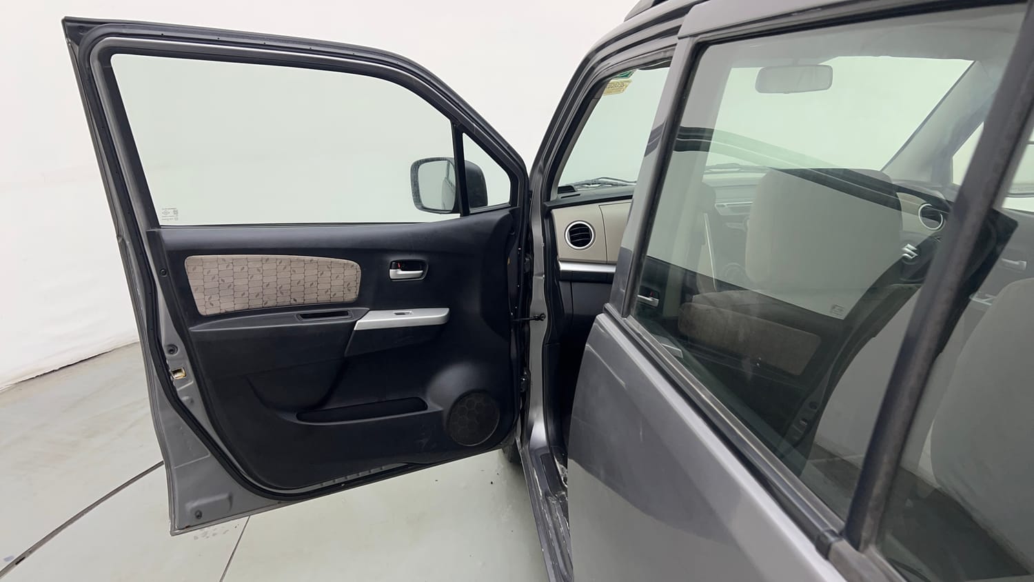 Used 2013 Maruti Suzuki Wagon R VXI Petrol Manual interior LEFT FRONT DOOR OPEN VIEW