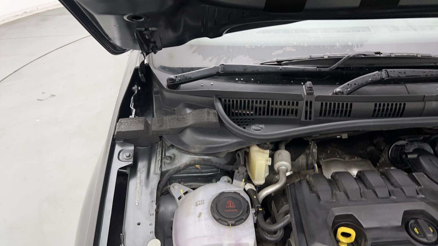 Used 2023 Skoda Slavia Style 1.5L TSI DSG Petrol Automatic engine ENGINE RIGHT SIDE HINGE & APRON VIEW