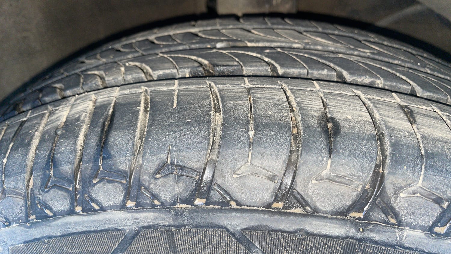 Used 2016 Maruti Suzuki Baleno Delta 1.2 Petrol Manual tyres RIGHT FRONT TYRE TREAD VIEW