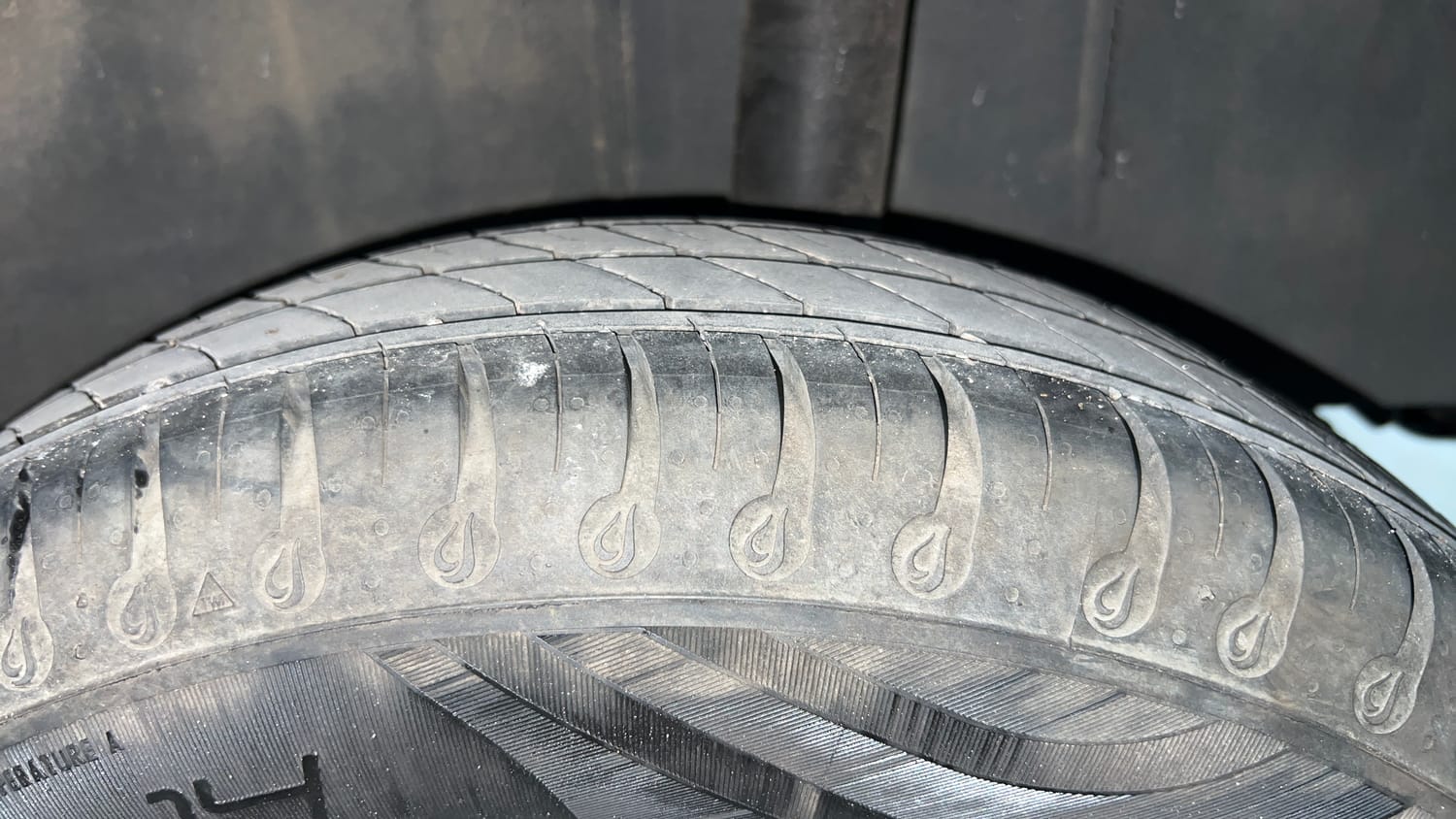 Used 2022 Renault Kwid RXT 0.8 Petrol Manual tyres LEFT REAR TYRE TREAD VIEW
